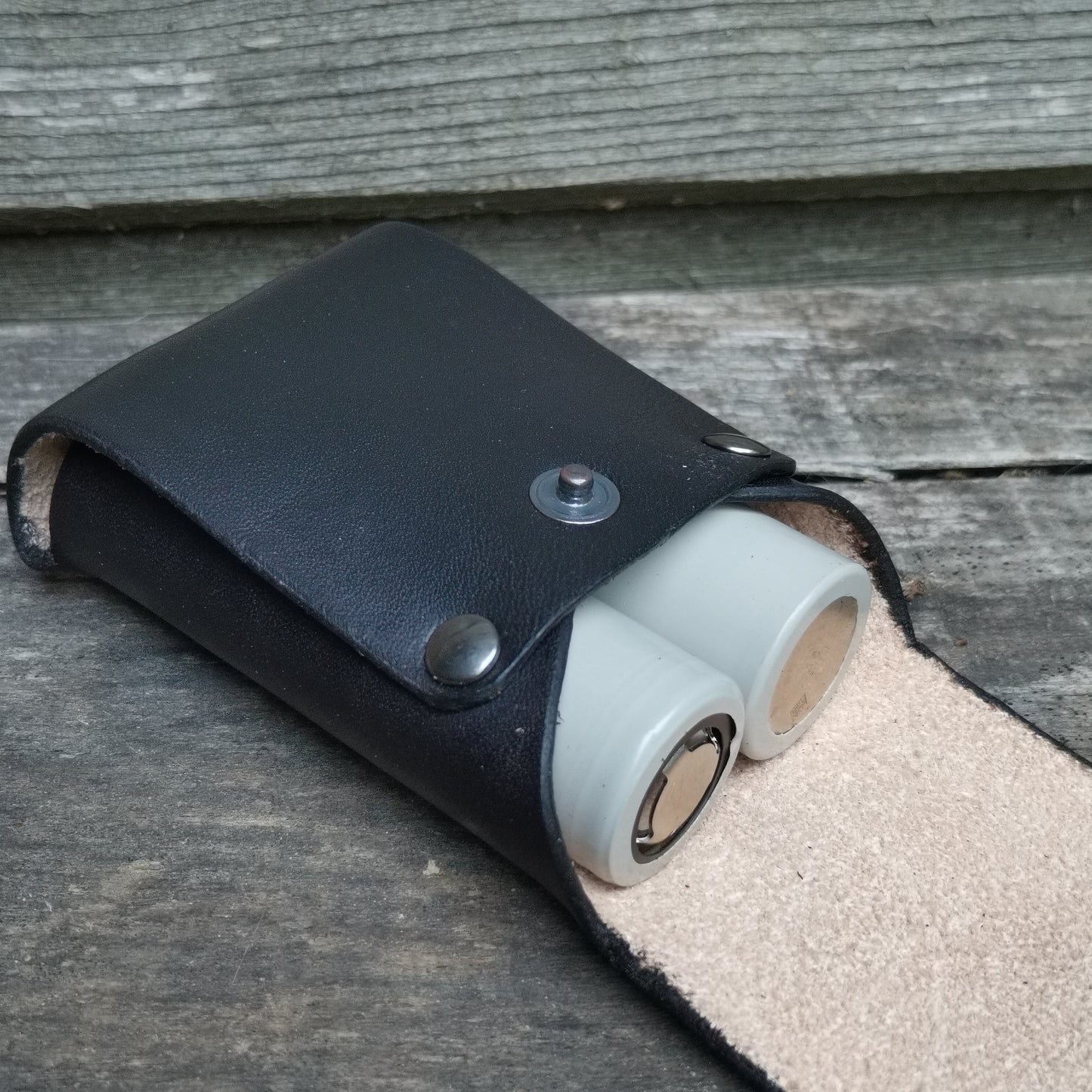 2X 18650 batteries Pouch
