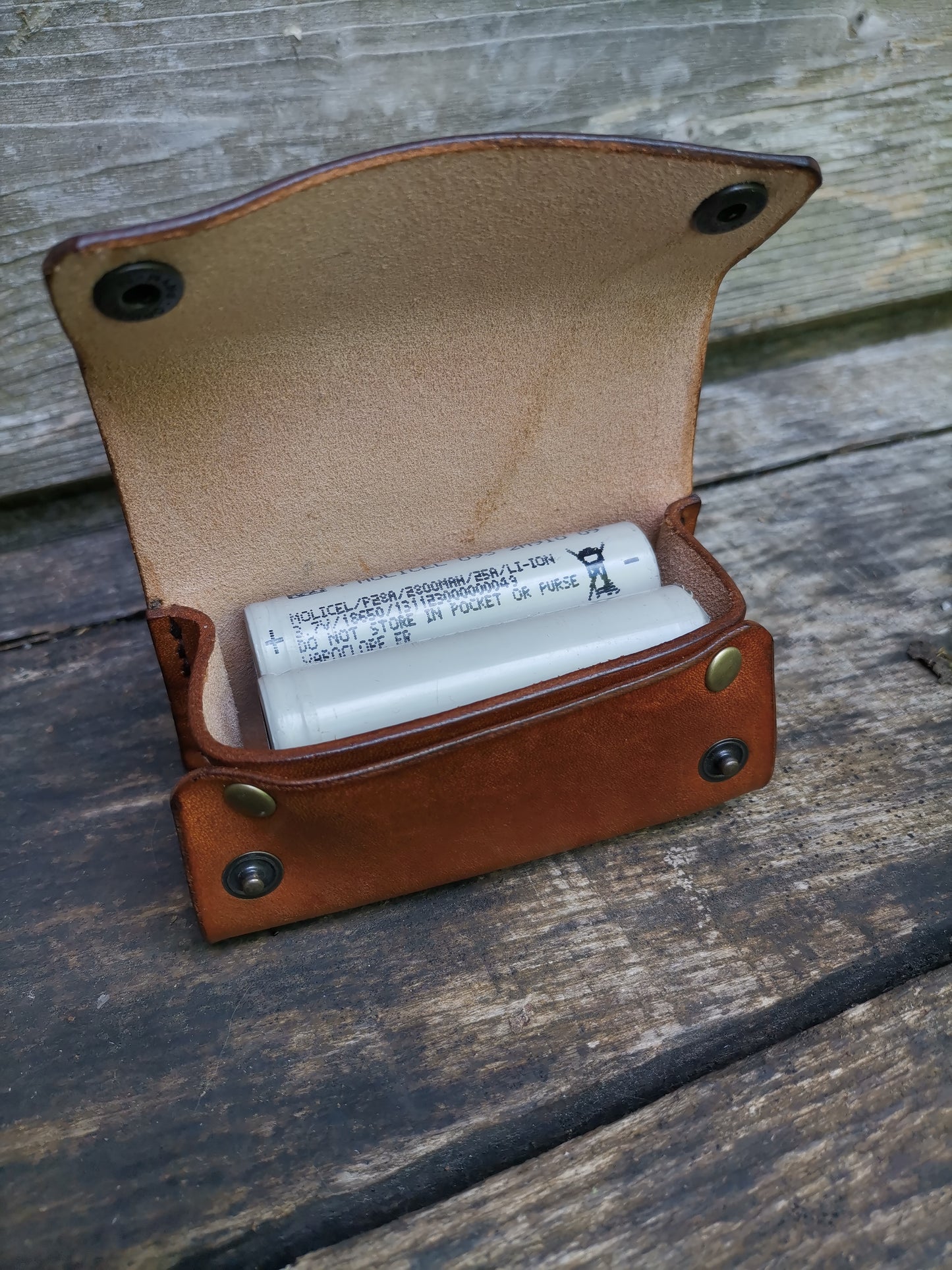 4X Batteries Pouch
