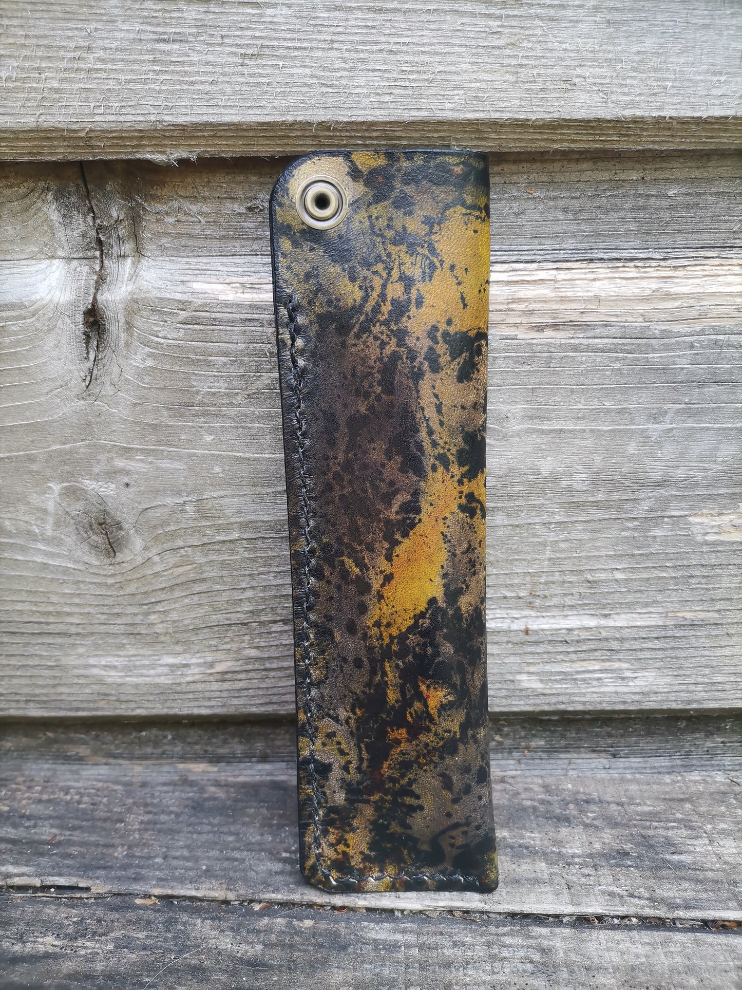 Thin sleeve B with yellow/black marbling