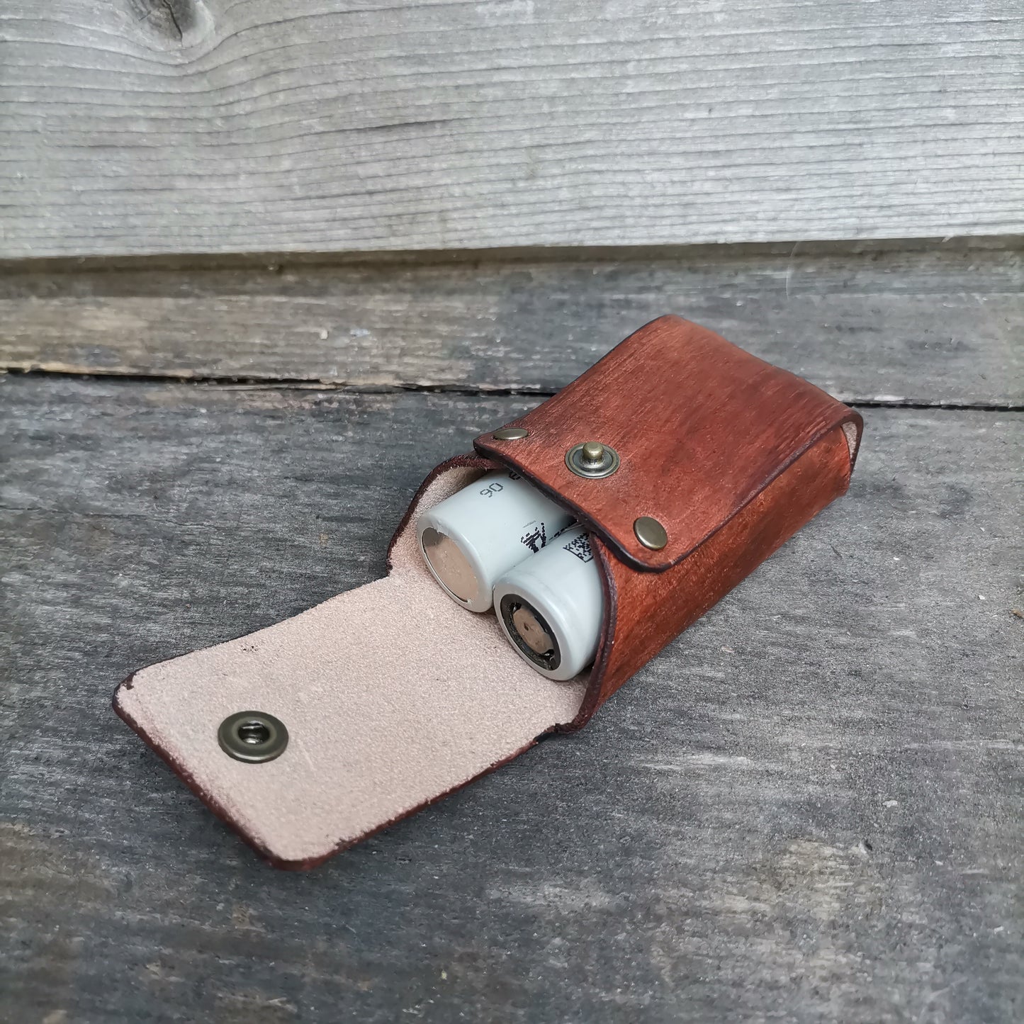 2X 18650 batteries Pouch